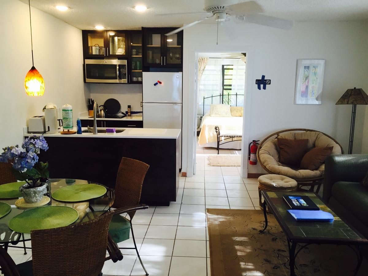 Hollywood Beach Suites Turks And Caicos Whitby Ngoại thất bức ảnh
