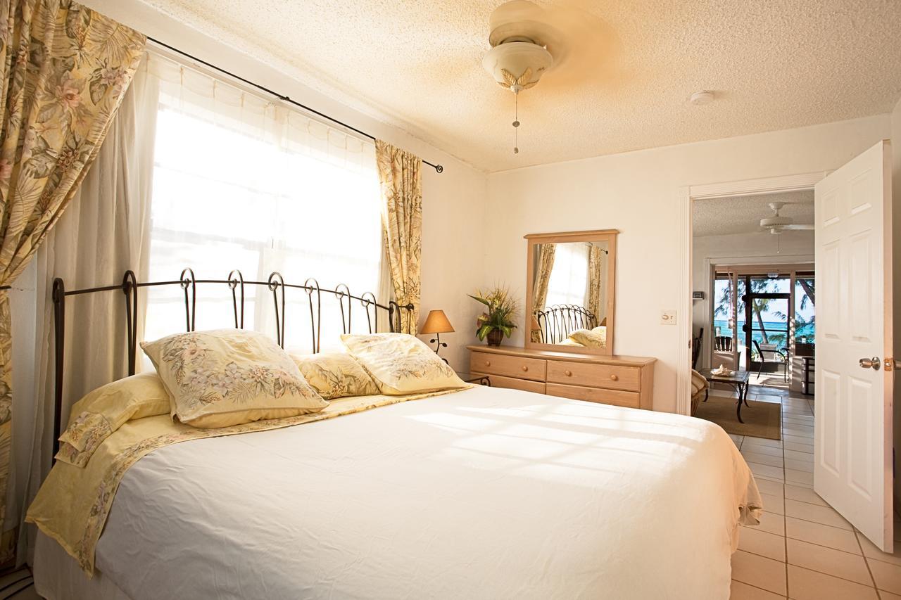 Hollywood Beach Suites Turks And Caicos Whitby Phòng bức ảnh