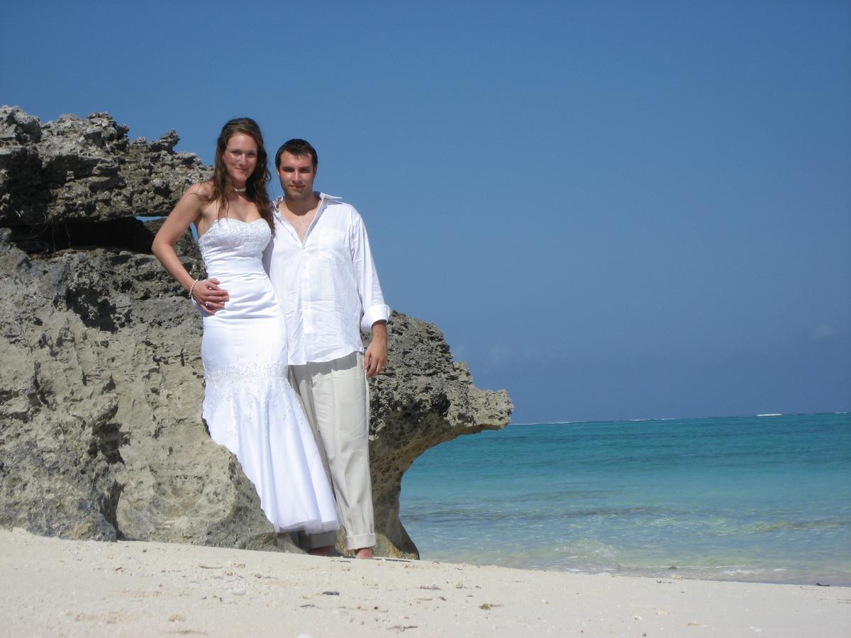 Hollywood Beach Suites Turks And Caicos Whitby Ngoại thất bức ảnh