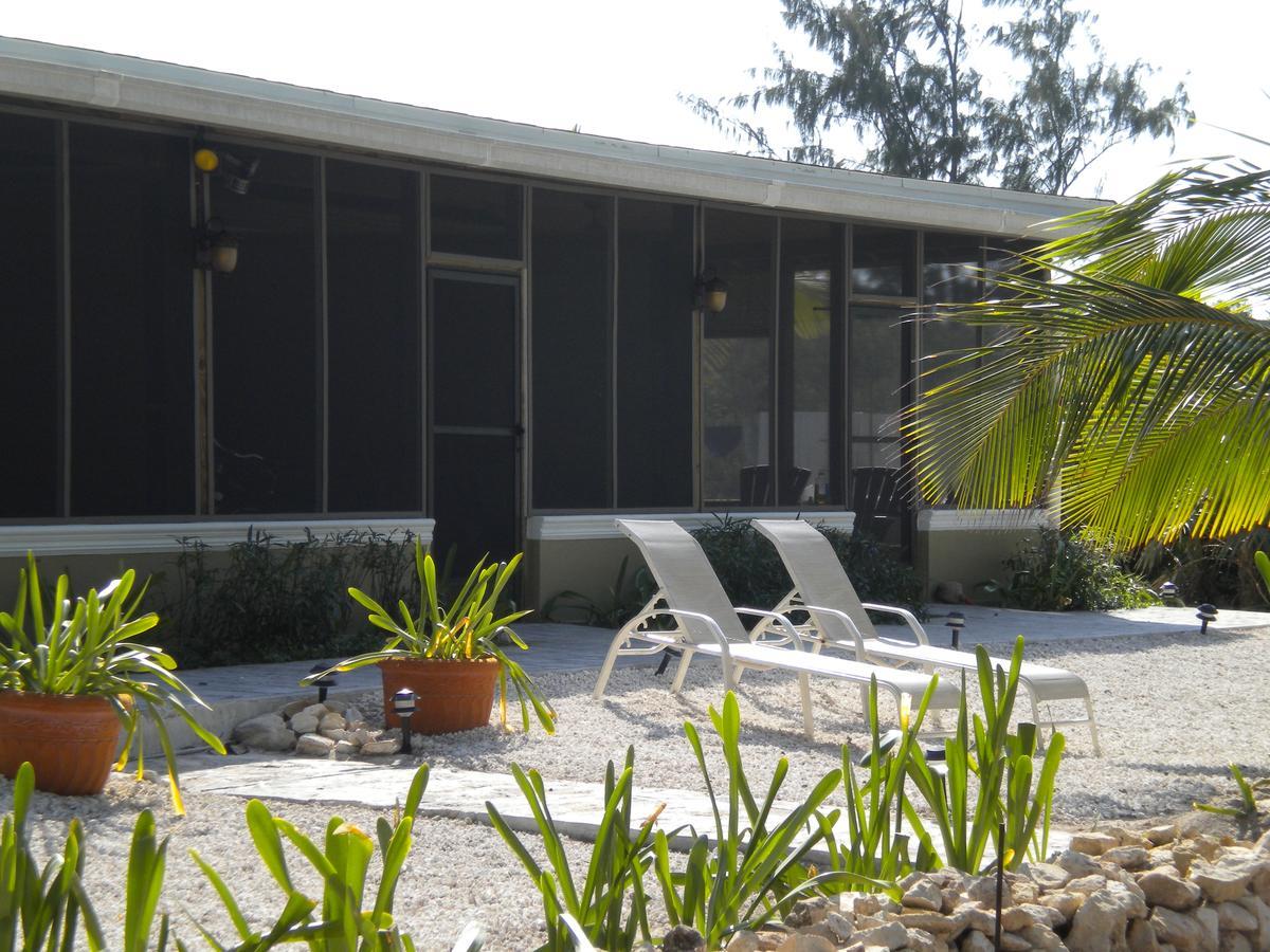 Hollywood Beach Suites Turks And Caicos Whitby Ngoại thất bức ảnh
