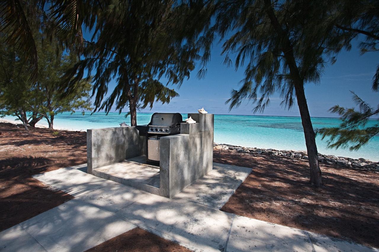 Hollywood Beach Suites Turks And Caicos Whitby Ngoại thất bức ảnh