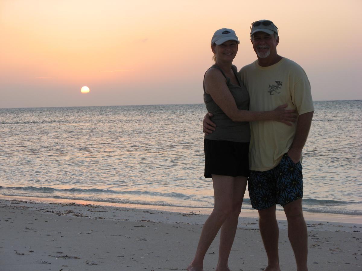 Hollywood Beach Suites Turks And Caicos Whitby Ngoại thất bức ảnh